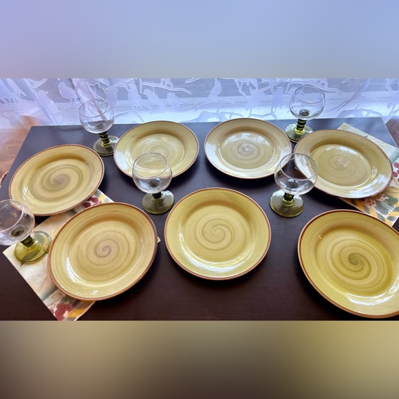 Set of 7 Thomson Pottery plates. - Picture 12 of 12